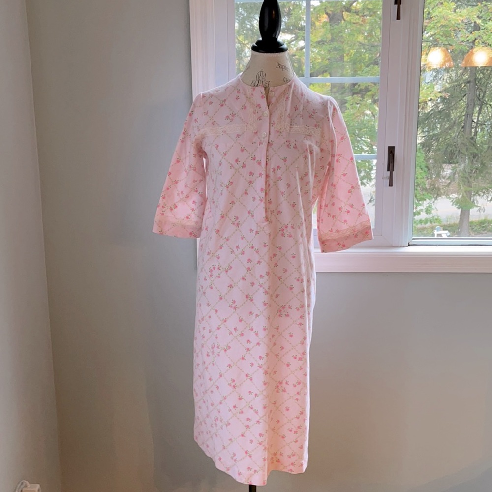 Vintage floral dressing robe